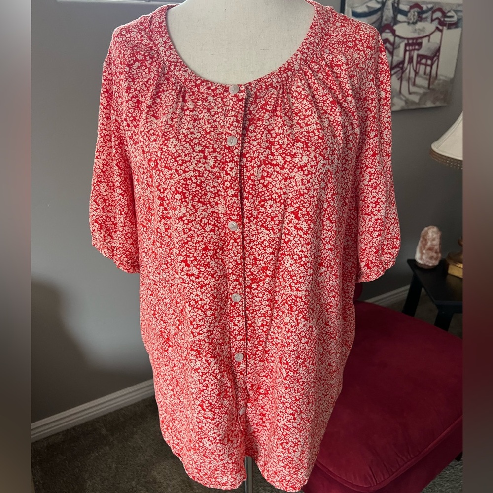 Universal Thread red and white floral button down blouse. Red and white XXL.